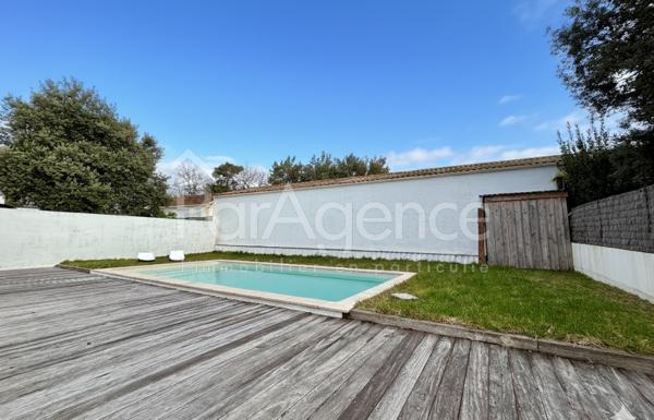 Maison rénovée avec piscine - 250 m Plage