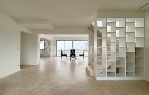 Maison rénovée avec piscine - 250 m Plage