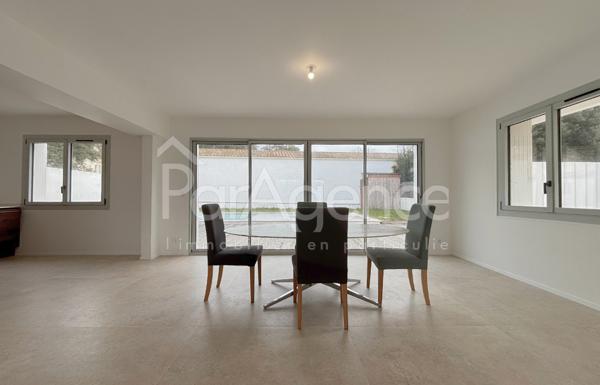 Maison rénovée avec piscine - 250 m Plage