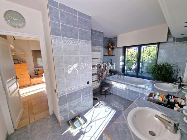 Maison 5 pièce(s) 4 chambre(s) 196 m²