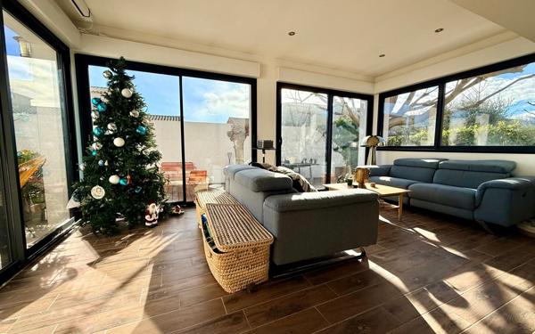 Maison à vendre    5 pièces •  Clarensac