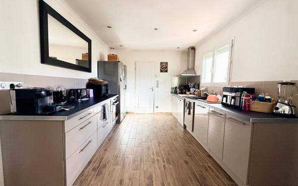 Maison à vendre    5 pièces •  Clarensac