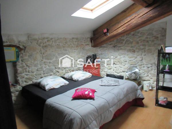 A saisir : 2 appartements (T3/T2) + garage de 100m2