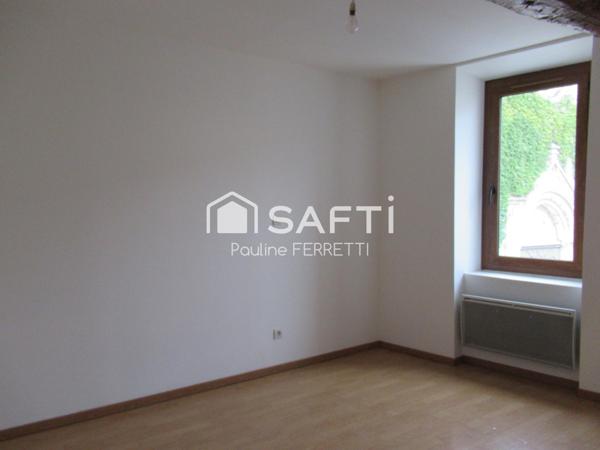 A saisir : 2 appartements (T3/T2) + garage de 100m2