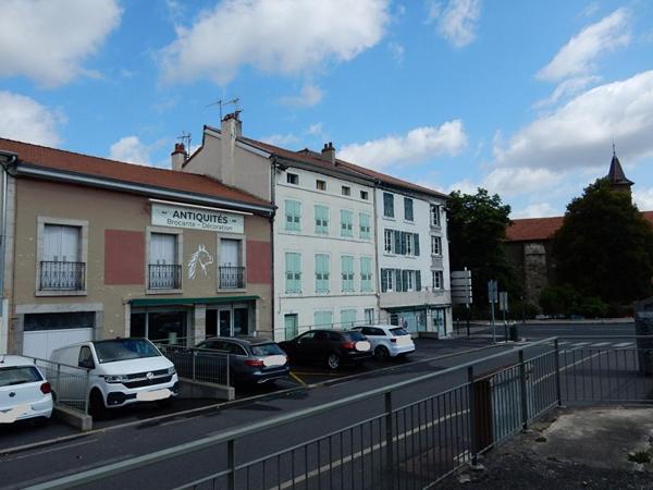 Le Puy en Velay 43000 ténement de deux immeubles avec cour possibilité minimum 6 logements