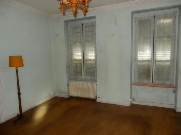 Le Puy en Velay 43000 ténement de deux immeubles avec cour possibilité minimum 6 logements