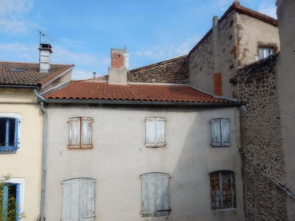Le Puy en Velay 43000 ténement de deux immeubles avec cour possibilité minimum 6 logements