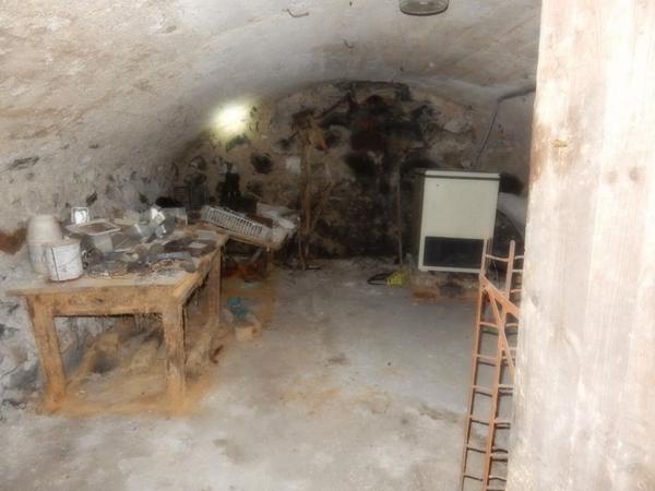 Le Puy en Velay 43000 ténement de deux immeubles avec cour possibilité minimum 6 logements