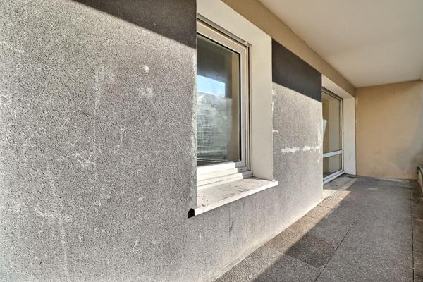 Grand studio lumineux avec terrasse sur cour