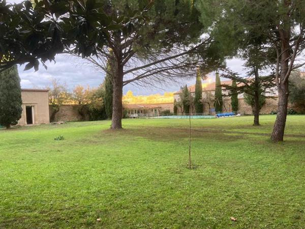 Propriété Ouveillan - 402 m² habitables - Piscine & dépendances