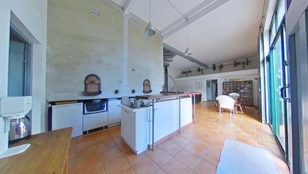 Propriété Ouveillan - 402 m² habitables - Piscine & dépendances