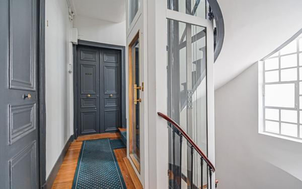 Appartement à vendre    3 pièces • 52,50 m2 Paris 9