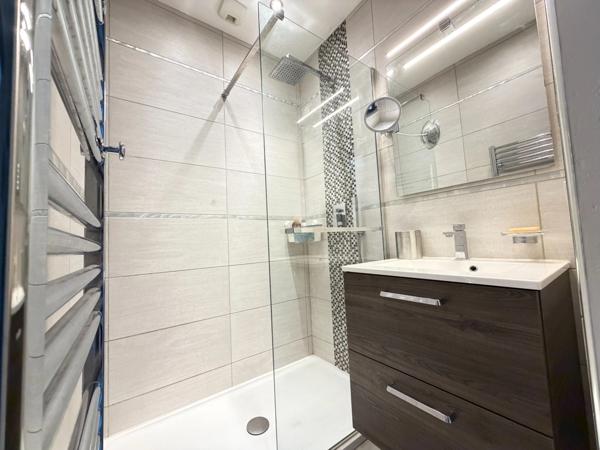 Valbonne – Villa rénovée 4P 98 m² – Résidence avec piscine – Garage