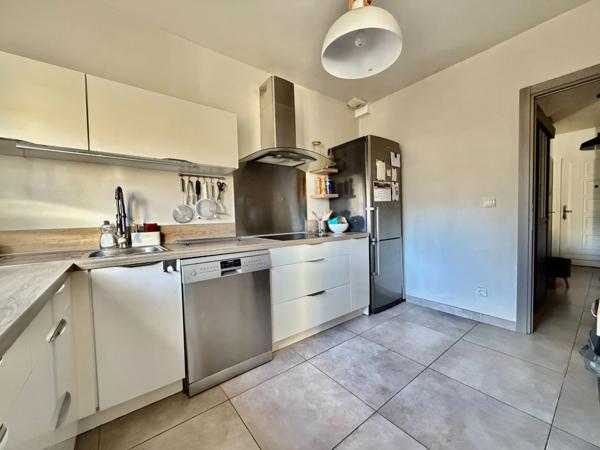 Valbonne – Villa rénovée 4P 98 m² – Résidence avec piscine – Garage