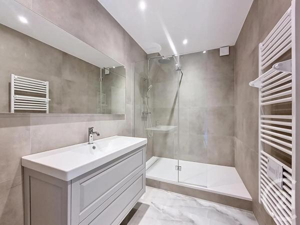 Appartement F3 à vendre  3 pièces - 64,80 m 2   LA GARENNE COLOMBES  - 92