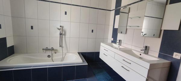 Grande propriété moderne avec piscine