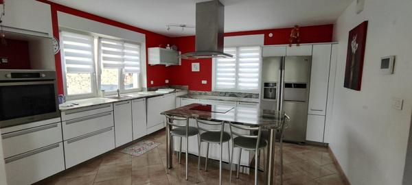 Grande propriété moderne avec piscine