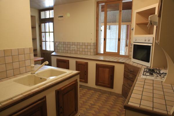 Maison familiale avec grand salon, véranda, terrasse couverte et 2nd logement indépendant