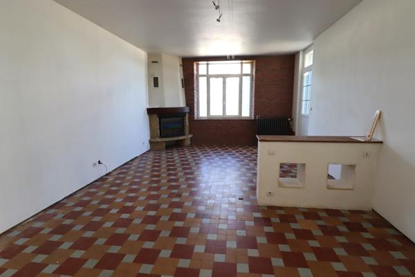 Maison familiale avec grand salon, véranda, terrasse couverte et 2nd logement indépendant