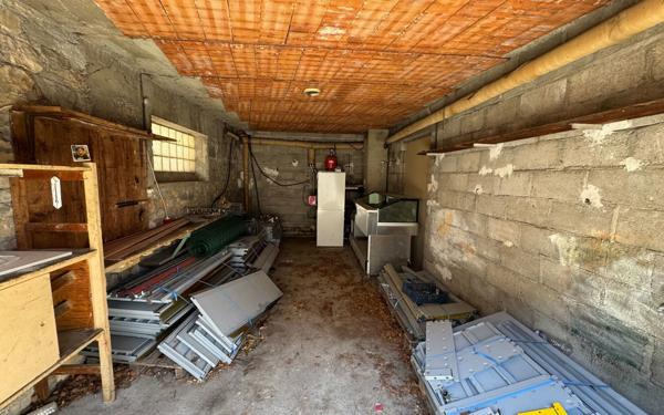 Maison à vendre    5 pièces •  Saint-Privat-des-Vieux