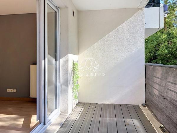 T3 lumineux avec terrasse, piscine collective et cadre de vie privilégié