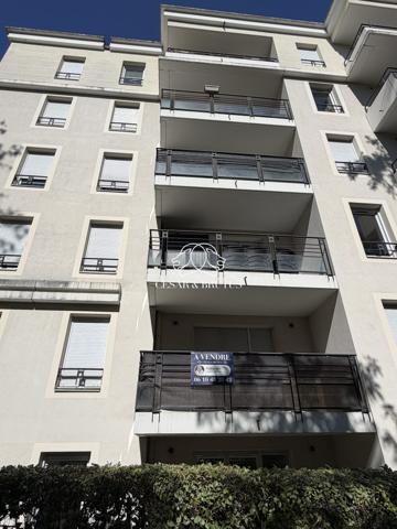 T3 lumineux avec terrasse, piscine collective et cadre de vie privilégié