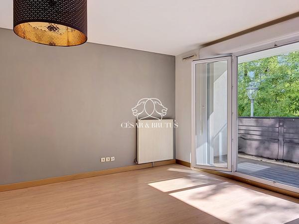 T3 lumineux avec terrasse, piscine collective et cadre de vie privilégié