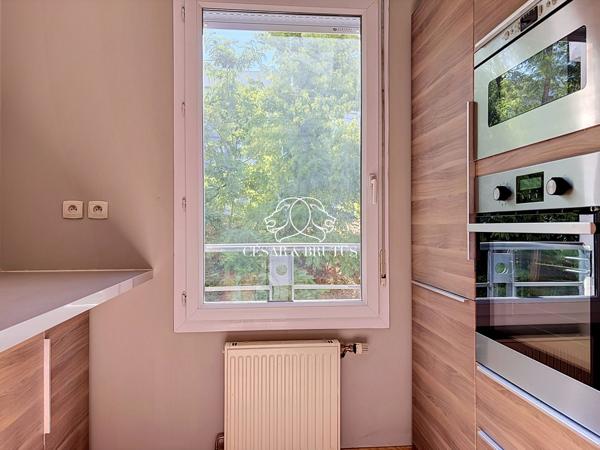 T3 lumineux avec terrasse, piscine collective et cadre de vie privilégié
