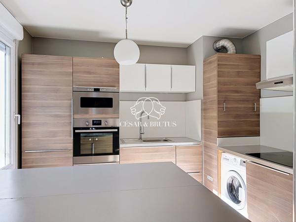 T3 lumineux avec terrasse, piscine collective et cadre de vie privilégié