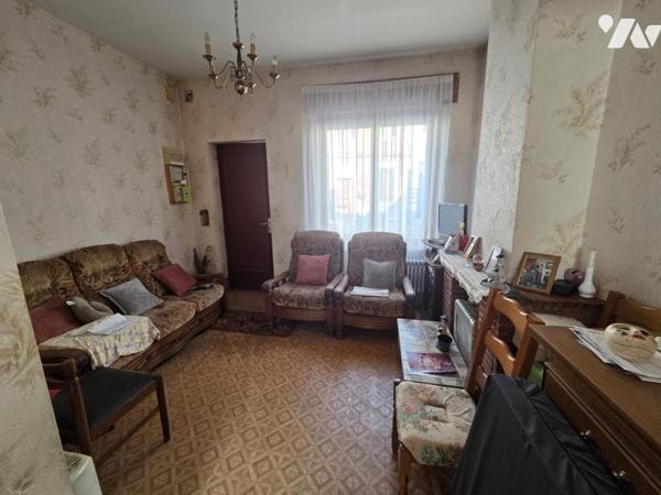 LILLE - MAISON 1930 A RENOVER - 2 CHAMBES + BUREAU + PETITE COUR