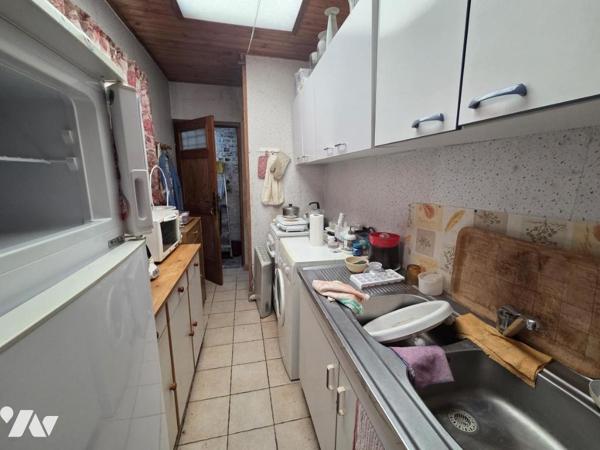 LILLE - MAISON 1930 A RENOVER - 2 CHAMBES + BUREAU + PETITE COUR