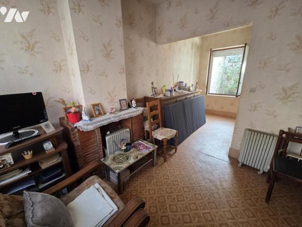 LILLE - MAISON 1930 A RENOVER - 2 CHAMBES + BUREAU + PETITE COUR