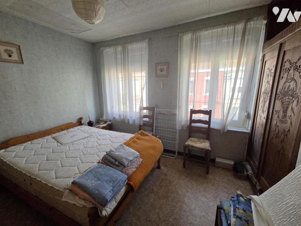 LILLE - MAISON 1930 A RENOVER - 2 CHAMBES + BUREAU + PETITE COUR