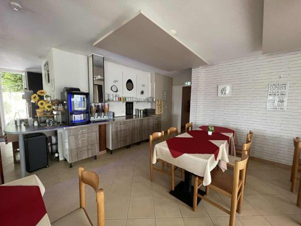 Parking prive, clientèle sportive récurrentes grace au Centre National de Tir Sportif