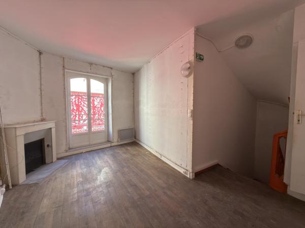 Poitiers Centre-ville Plateau — Local commercial 85 m² avec vitrine, Rue Saint-Nicolas