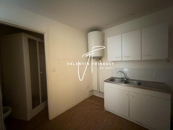 Poitiers Centre-ville Plateau — Local commercial 85 m² avec vitrine, Rue Saint-Nicolas
