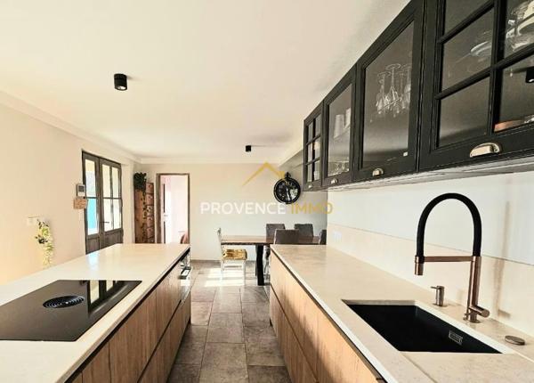 Grans (13450) Maison à la campagne composée de 2 logements