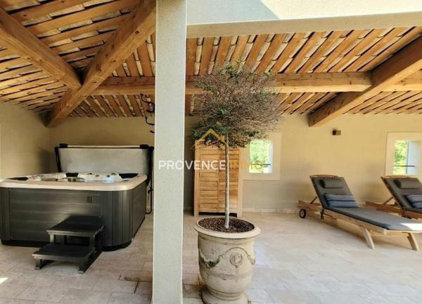 Grans (13450) Maison à la campagne composée de 2 logements