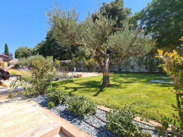 Grans (13450) Maison à la campagne composée de 2 logements