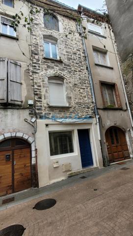 Saint Ambroix, coeur de ville, grande maison de village