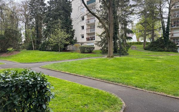 Appartement à vendre    4 pièces • 70,05 m2 Évry