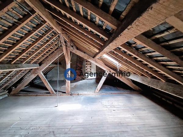 À vendre - Maison mitoyenne 2 côtés, 7 pièces située à Château-la-Vallière (37330)