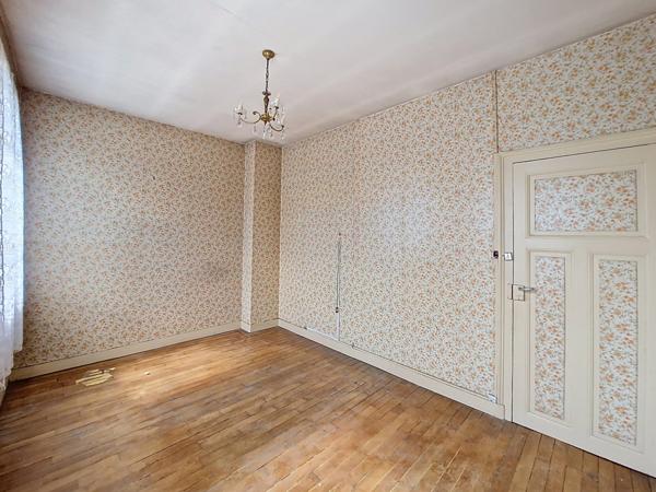 À vendre - Maison mitoyenne 2 côtés, 7 pièces située à Château-la-Vallière (37330)