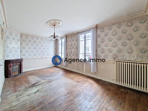 À vendre - Maison mitoyenne 2 côtés, 7 pièces située à Château-la-Vallière (37330)