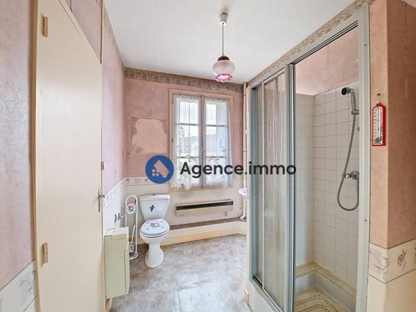 À vendre - Maison mitoyenne 2 côtés, 7 pièces située à Château-la-Vallière (37330)