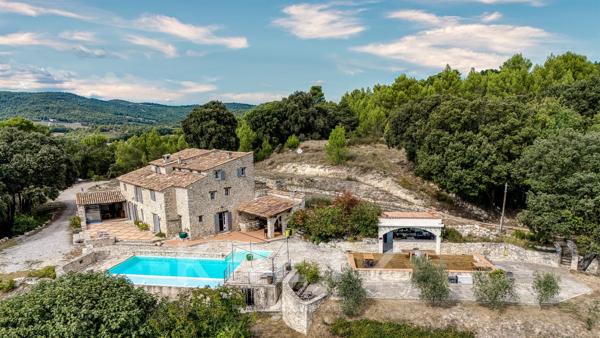 Pierrevert- Parc du Luberon- Ancienne ferme du XIVᵉ siècle entièrement restaurée – Plus de 300 m² au