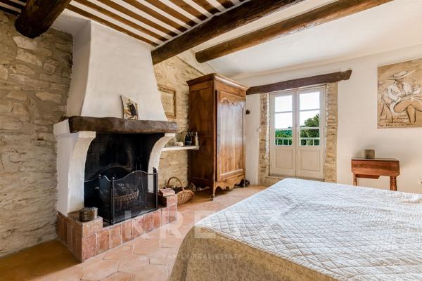Pierrevert- Parc du Luberon- Ancienne ferme du XIVᵉ siècle entièrement restaurée – Plus de 300 m² au