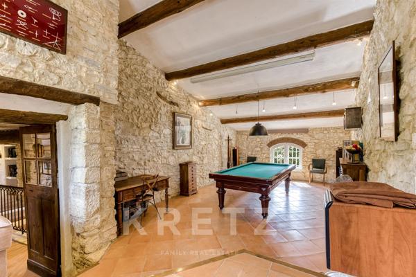 Pierrevert- Parc du Luberon- Ancienne ferme du XIVᵉ siècle entièrement restaurée – Plus de 300 m² au