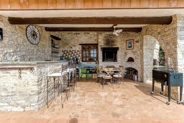 Pierrevert- Parc du Luberon- Ancienne ferme du XIVᵉ siècle entièrement restaurée – Plus de 300 m² au