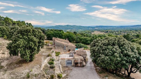 Pierrevert- Parc du Luberon- Ancienne ferme du XIVᵉ siècle entièrement restaurée – Plus de 300 m² au